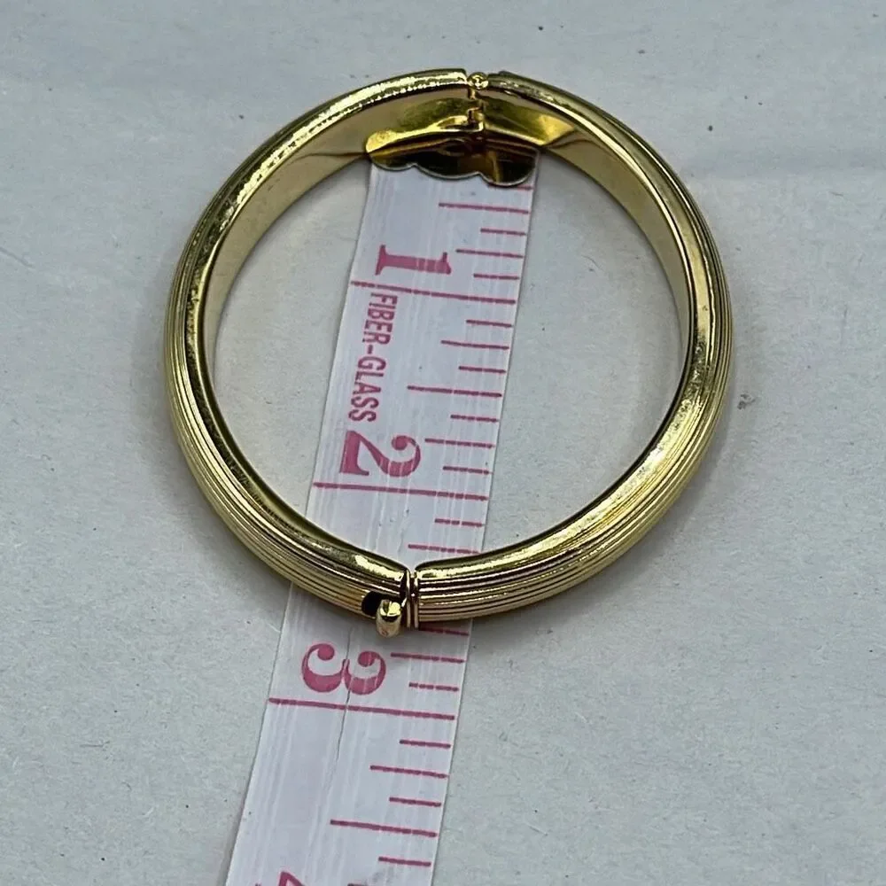 Vintage ribbed gold colored hinged bangle